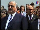 Helmut Kohl und Lothar Späth singen die Deutsche Nationalhymne, 16.06.1990.