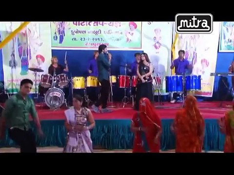 New Gujarati Garba 2015 - 'Sadhi Sadhi Kai Karo' FULL VIDEO SONG - Gaman Santhal - Darshna Vyas