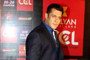 Salman Khan gears up for Dabangg 3's release on Eid 2017?