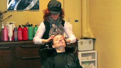 haircut on long blonde hair chopped of to a pixiecut