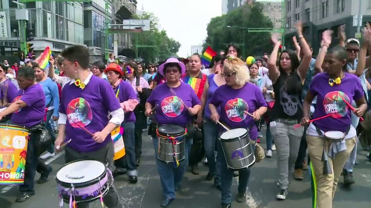 Jubel und Gewalt bei Gay Pride