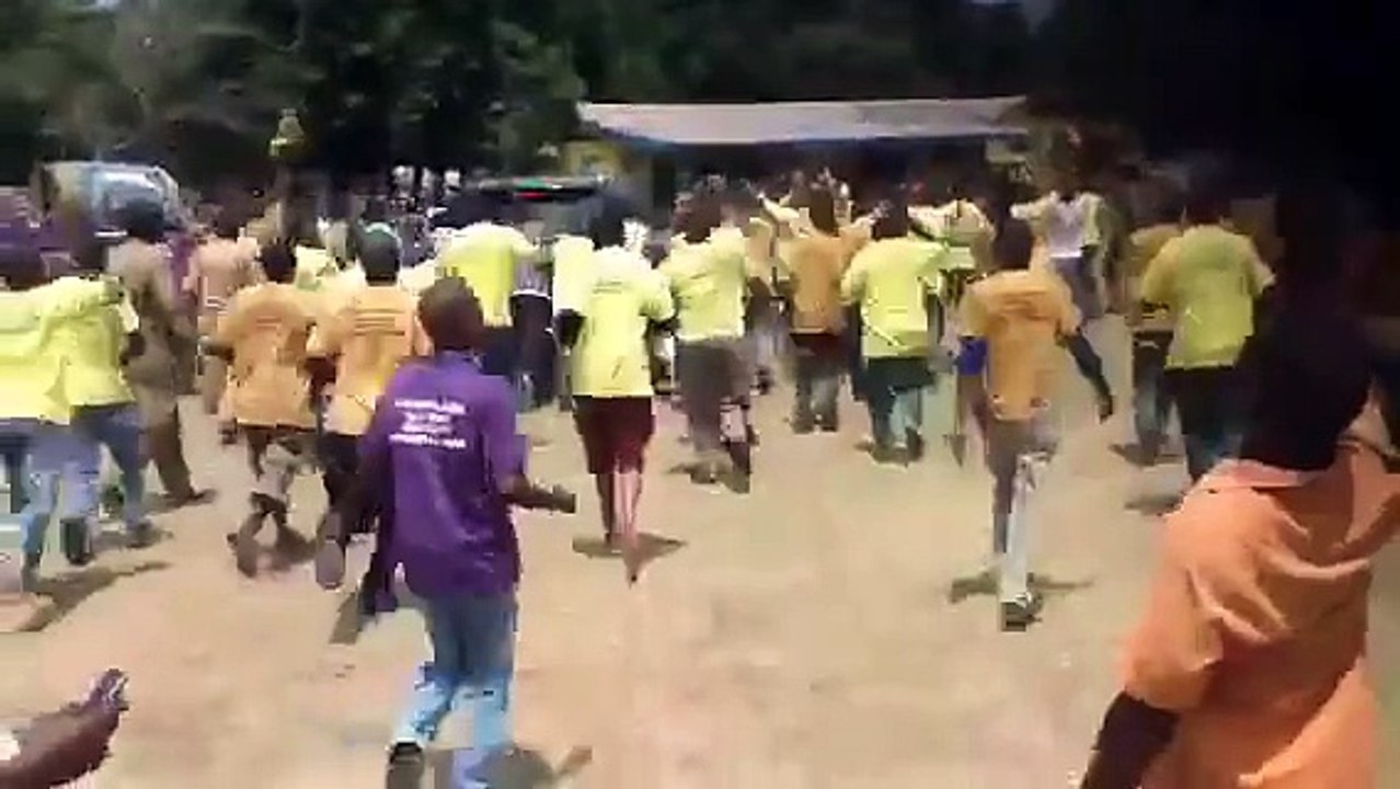 Bodaboda wasukuma gari la Lowassa