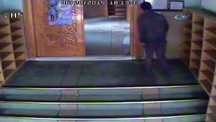 Caminin yardım kasasını duvardan sökerek götürdü