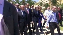 Tunisie: trois ministres européens sur le site de l'attentat