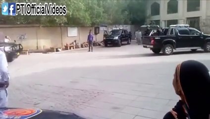 An Old Woman Dying Because Road Is Blocked Due To Bilawal Zardari's Protocol in Karachi