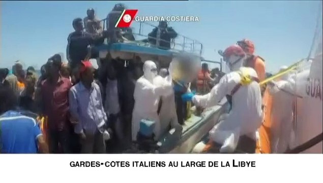 Les sauvetages des migrants en mer continuent au large de la Libye