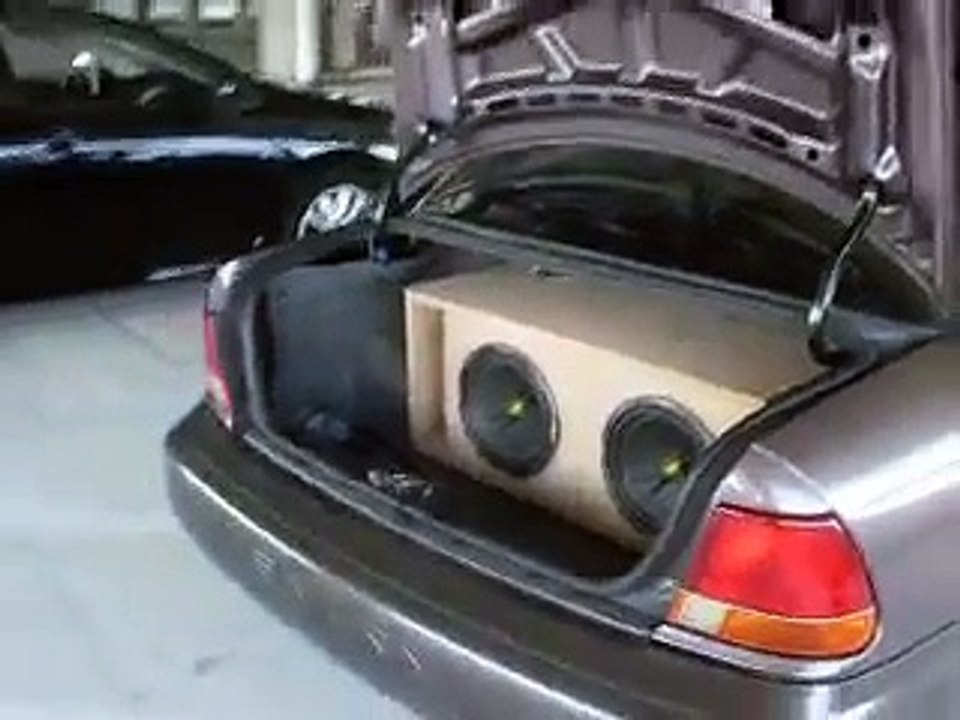 kicker comp subwoofers 10" inch 33hz custom tuned box