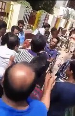 দুই নৌকায় পা দিয়া পড়সি আমি ফান্দে কি করমু কই যামু মন আমার কান্দে ( পরকীয়ার ফলাফল )