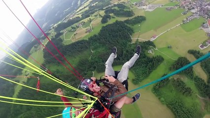 Manify goes paragliding in Oostenrijk