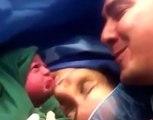 Esta es la reacción de un recién nacido al ver a su padre por primera vez