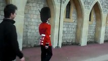 Conoce la razón por la cual no debes molestar a los guardias del Palacio de Buckingham