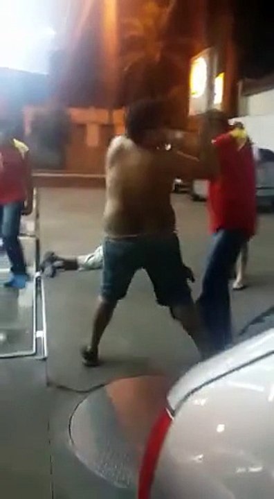QUEBRA PAU NO POSTO DE GASOLINA