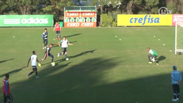 Gabriel Jesus manda bomba e faz belo gol no treino do Verdão