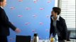 Bernd Lucke räumt Petrys Platz auf der Pressekonferenz der AfD