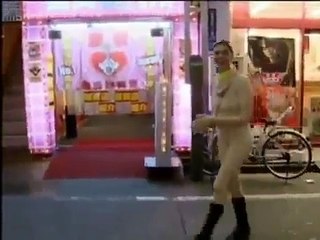 Fernanda Lima se veste de Zentai