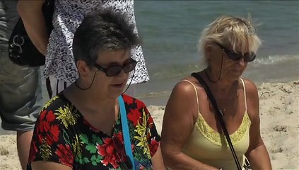 People commemorate the victims of gunmen attack in Tunisia