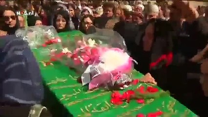 De vrouw werd gestenigd omdat ze de Koran zou hebben verbrand 23 maart 2015