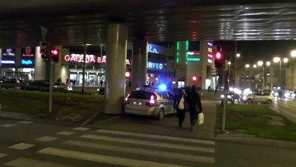 Ochroniarze szukali bomby w centrum handlowym w Gdańsku - policja pilnuje chodnika