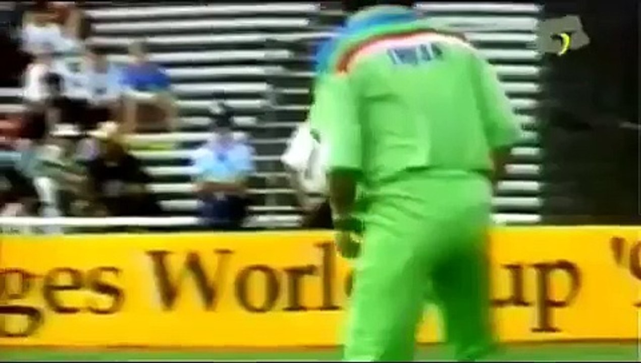 Slowest Ball in the history of Cricket by Sir Aqib Javed - YouTube