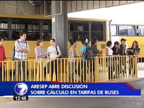 Mientras combustibles bajan tarifas de autob�s contin�an al alza