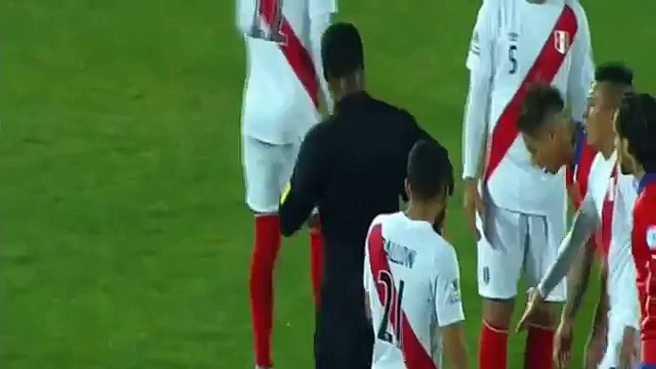 Carlos Zambrano gets RED CARD Chile vs Perú - Copa América 2015