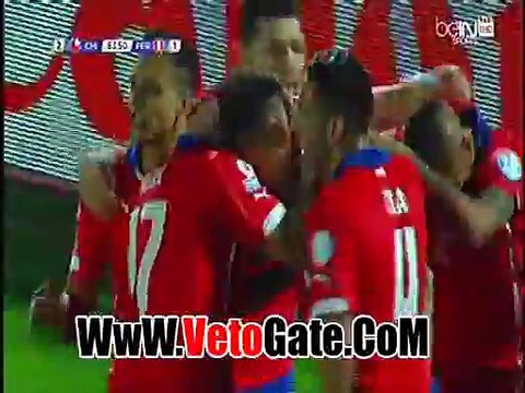 أدواردو فارغاس يتقدم بالهدف الثانى تشيلى فى مرمى بيرو