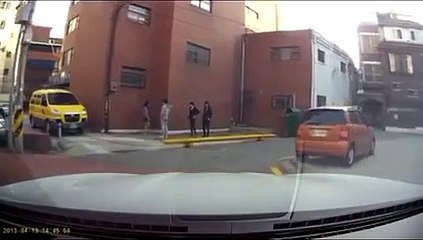 골목길 담배피는 고딩들