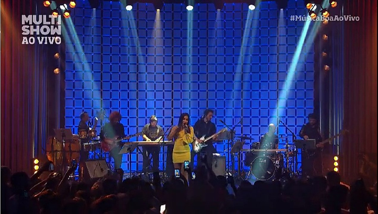 @Anitta arrasou cantando "Daughters" do John Mayer