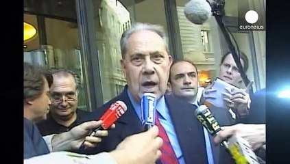 وفاة وزير الداخلية الفرنسي الأسبق شارل باسكوا