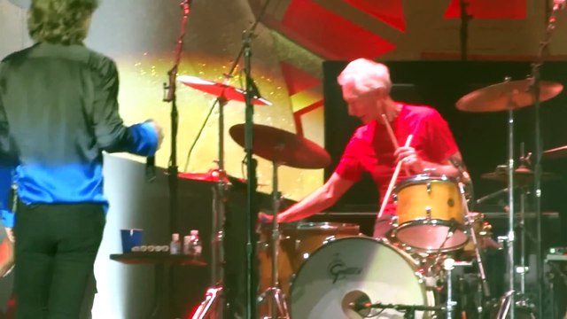 Ed Sheeran rejoint les Rolling Stones sur scène sur Beast of Burden