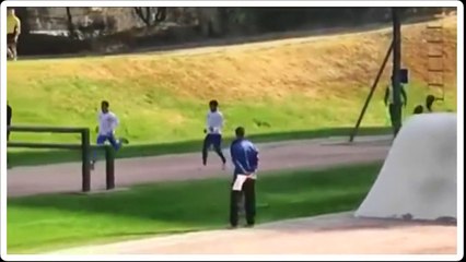 Des militaires effectuent un parcours du combattant avec une facilité déconcertante