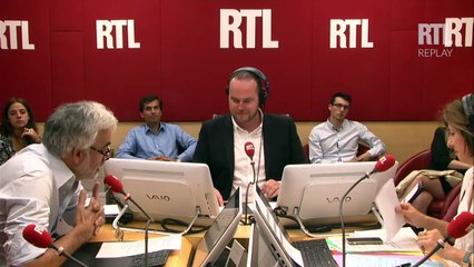 "Aujourd'hui, le temps s'arrête l'espace d'une seconde", raconte Pascal Praud