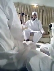 Watch Amazing Duplicate Of Maulana Tariq Jameel, Same Style, Same Bayan