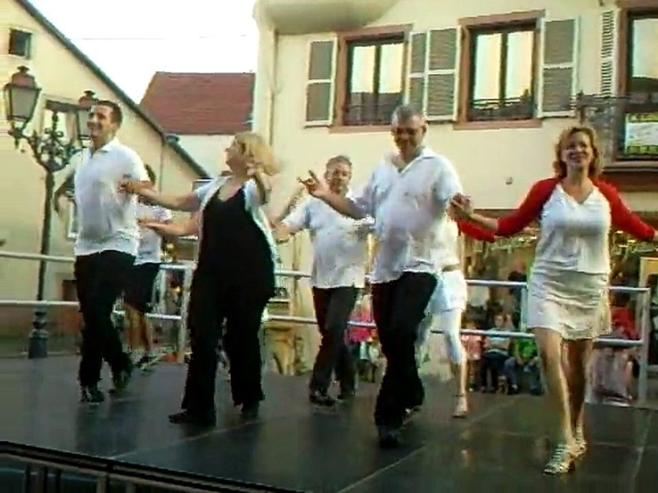 Démo salsa par Salsavibrations "Nuit des Soldes" à Saverne, France 2015.