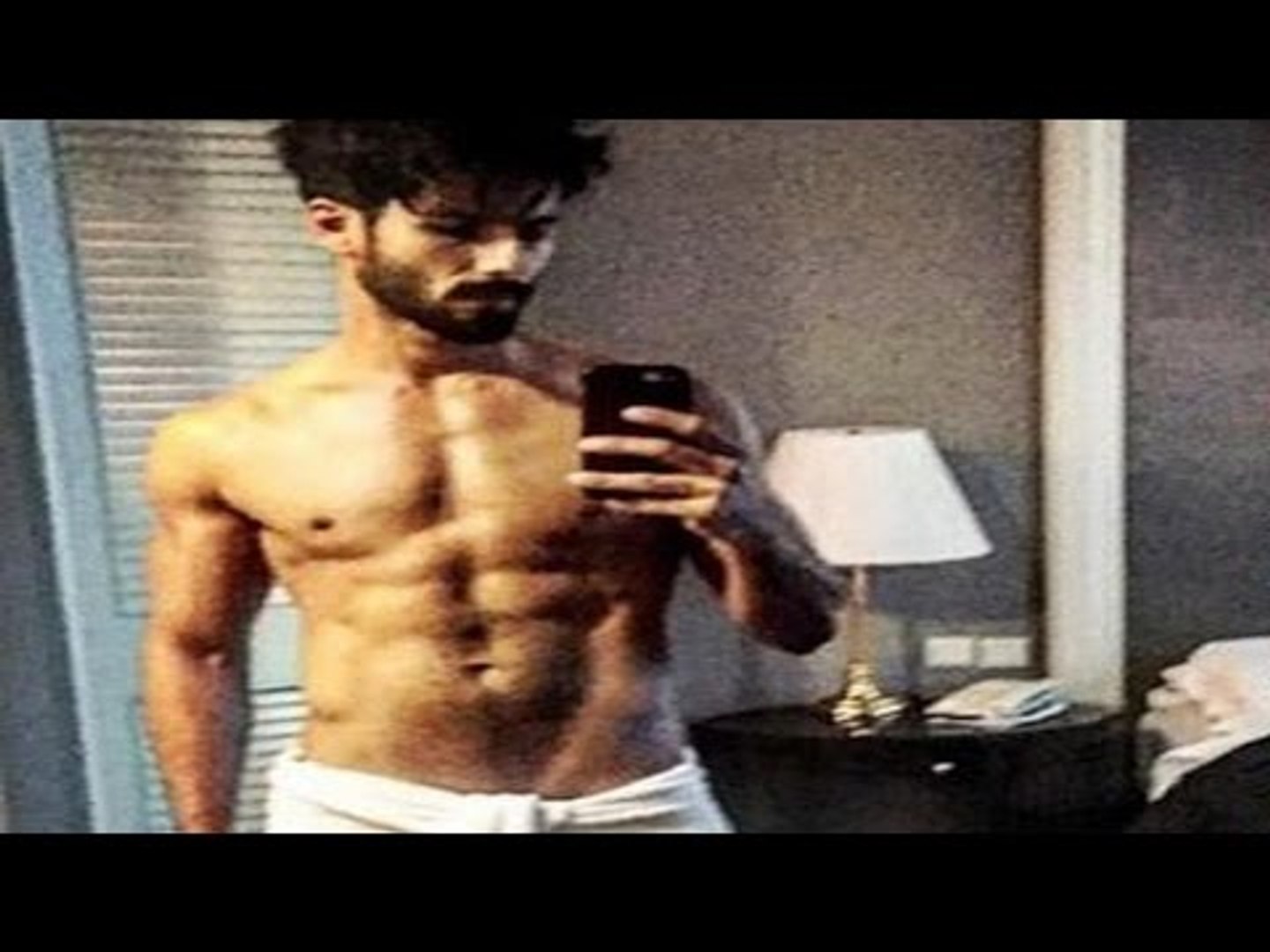 1440px x 1080px - Shahid Kapoor's SUPER COOL SEMI NUDE photos for his fans! - video  Dailymotion