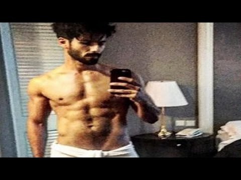 Shahid Kapoor's SUPER COOL SEMI NUDE photos for his fans!