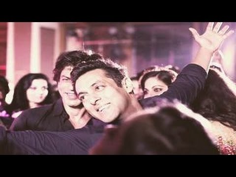 Salman Khan COPIES Shahrukh Khan's SIGNATURE POSE | UNSEEN PHOTO