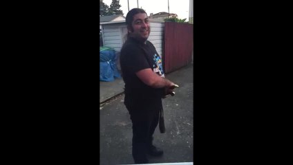 Couper une pastèque avec un sabre