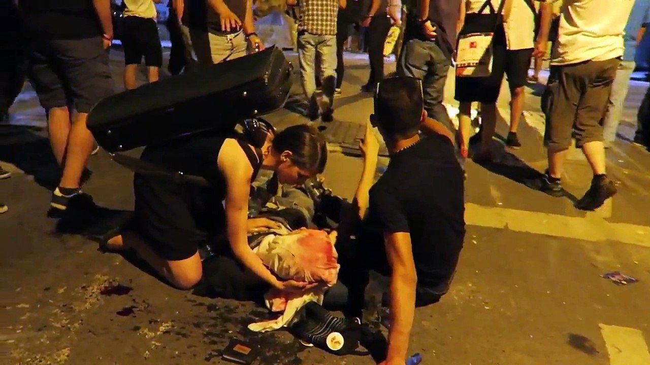 Tanar impuscat in cap de un agent al Politiei Locale Bucuresti [Romanian Police Shot a kid in the Head]