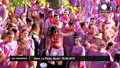 Spain: Traditional wine battle