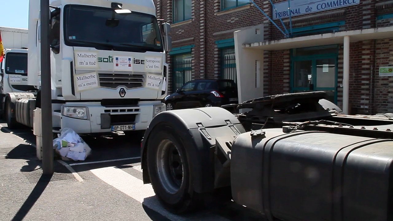 Beauvais : barbecue géant devant le tribunal de commerce
