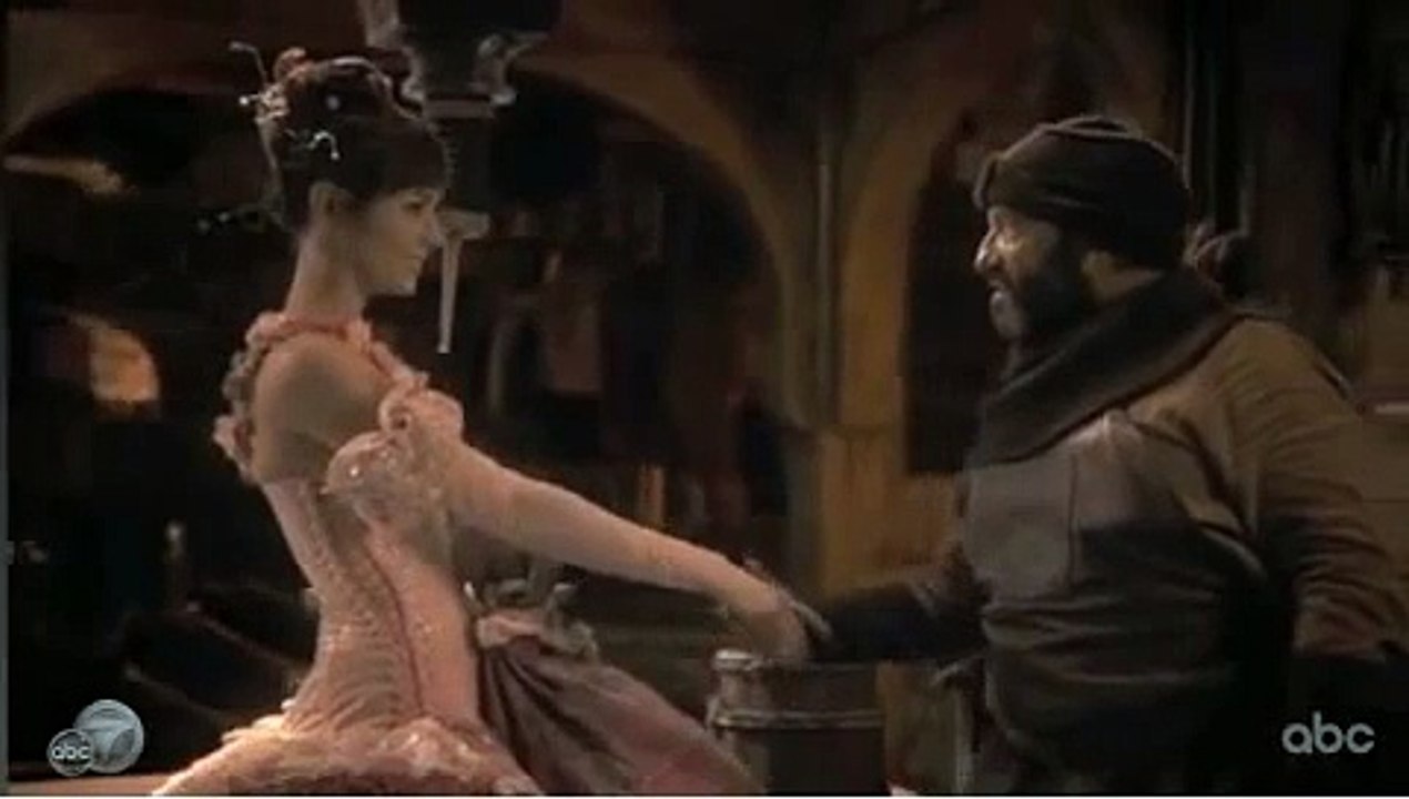 Signs She Flirting & Wants You - Dating Tips for Men