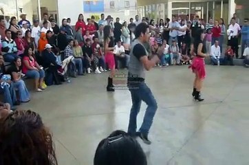 Gay bailando jajaja