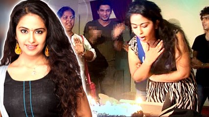 下载视频: Avika Gor's 18th Birthday Celebration On Sets Of 'Sasural Simar Ka' | Colors TV