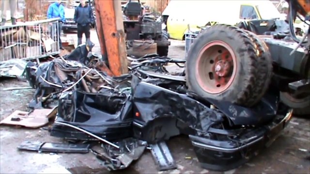 Ford Scorpio crushed by old excavator
