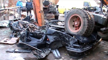 Ford Scorpio crushed by old excavator
