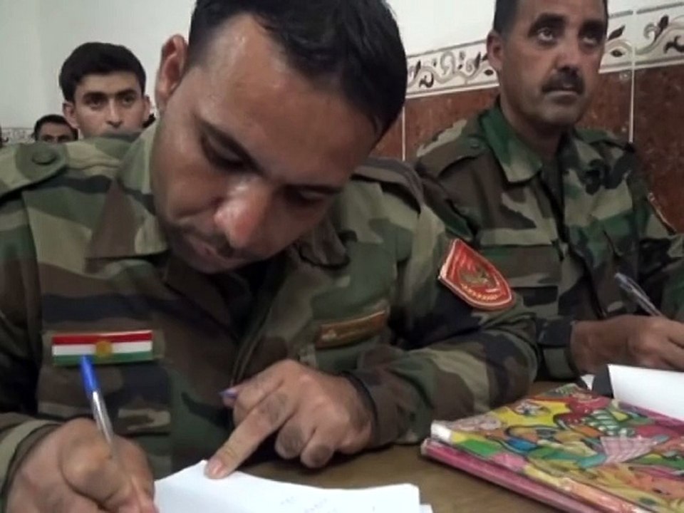 En Irak, apprendre à lire et à écrire sur la ligne de front