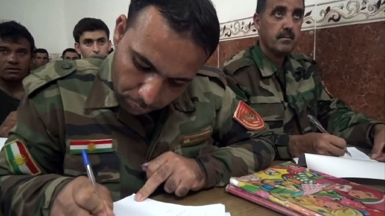 Apprendre à lire et à écrire sur la ligne de front en Irak