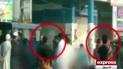 Police ka 1 wheeler ko kapry utarwa kr tasdud