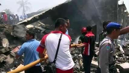 Indonesia: se estrella avión con 113 a bordo